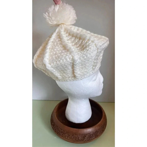 VTG Women’ Handmade Ivory Chunky Knit Crochet Beret Hat Pom pom Japan Acrylic - Picture 3 of 7
